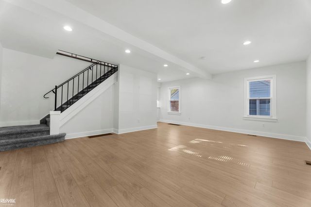 1374 Anita Avenue, Grosse Pointe Woods, MI 48236