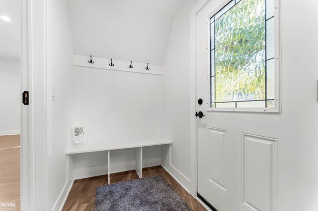 1374 Anita Avenue, Grosse Pointe Woods, MI 48236