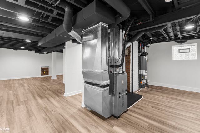 1374 Anita Avenue, Grosse Pointe Woods, MI 48236