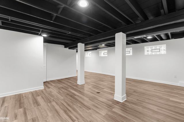 1374 Anita Avenue, Grosse Pointe Woods, MI 48236