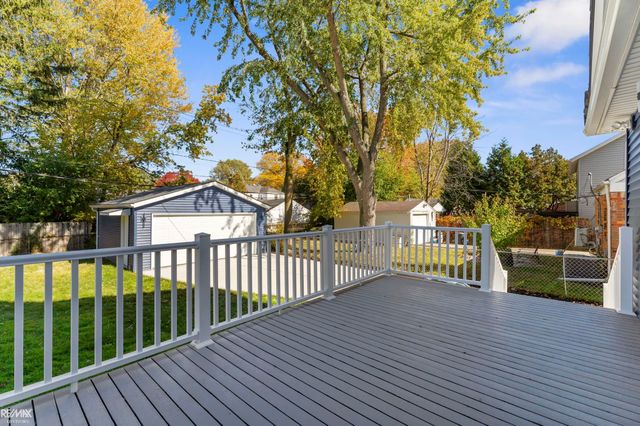 1374 Anita Avenue, Grosse Pointe Woods, MI 48236