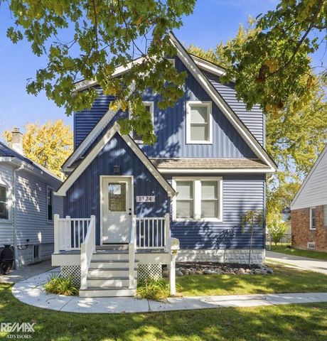 1374 Anita Avenue, Grosse Pointe Woods, MI 48236