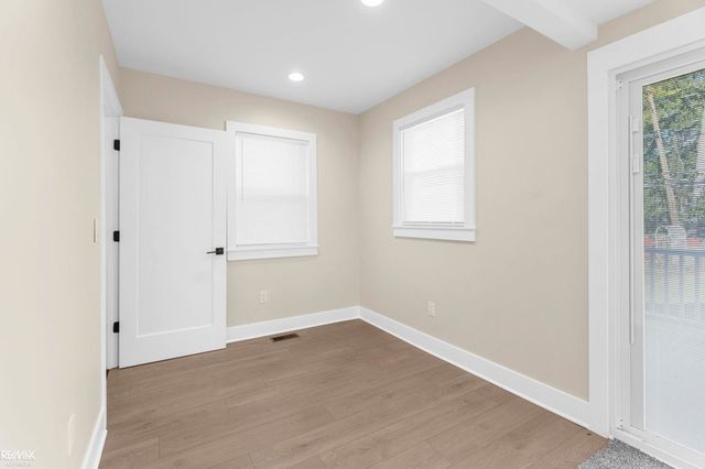 1374 Anita Avenue, Grosse Pointe Woods, MI 48236