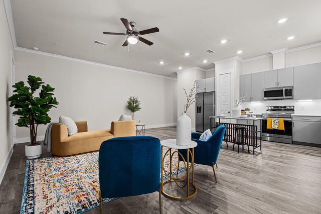 865 Limmer LOOP 1103, Hutto, TX 78634