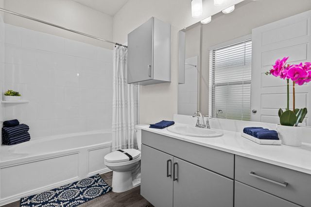 865 Limmer LOOP 1103, Hutto, TX 78634