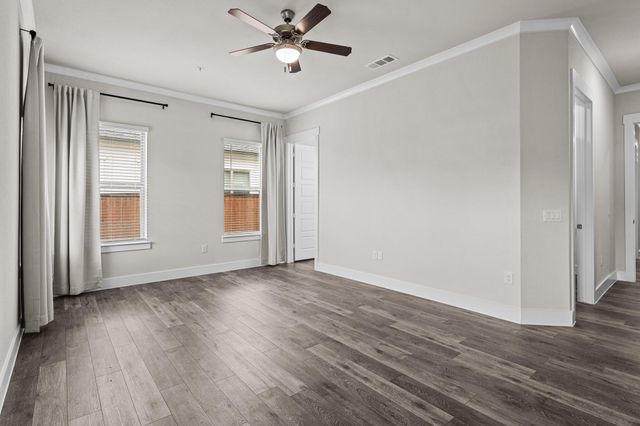 865 Limmer LOOP 1103, Hutto, TX 78634