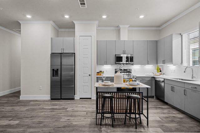 865 Limmer LOOP 1103, Hutto, TX 78634