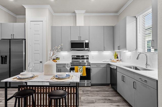 865 Limmer LOOP 1103, Hutto, TX 78634