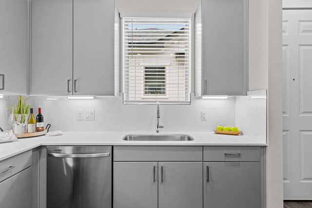 865 Limmer LOOP 1103, Hutto, TX 78634