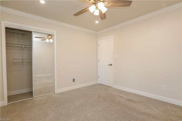 3 Iris LN, Newport News, VA 23608