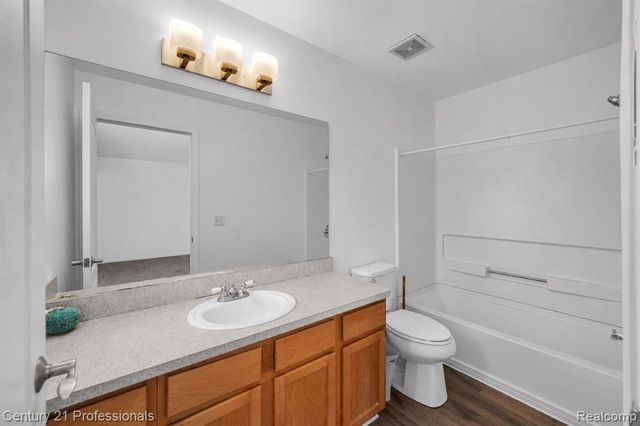 1989 Golfview Lane, Westland, MI 48186