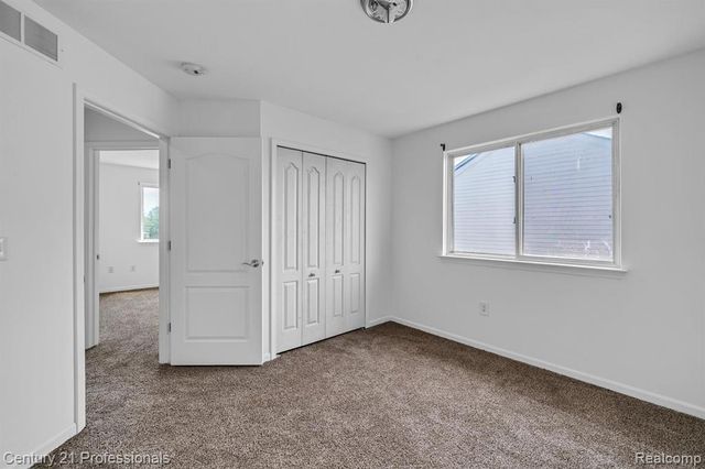 1989 Golfview Lane, Westland, MI 48186