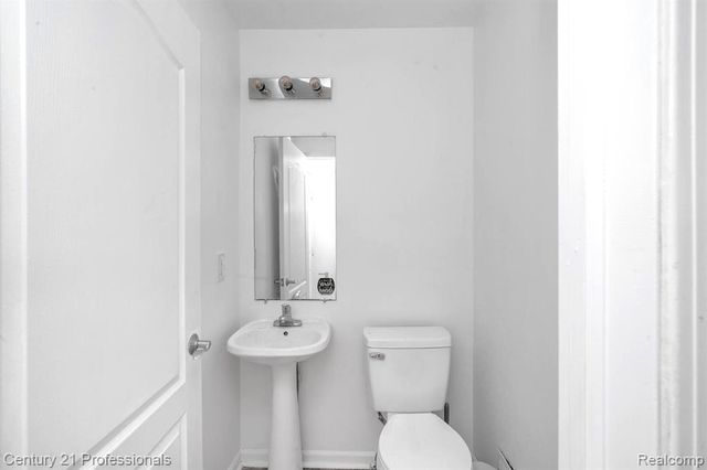 1989 Golfview Lane, Westland, MI 48186