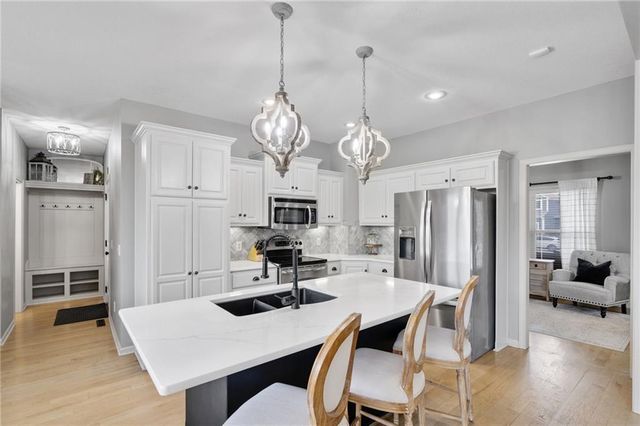 1303 Ashdown Circle, Raymore, MO 64083