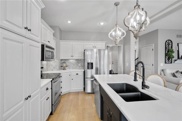 1303 Ashdown Circle, Raymore, MO 64083