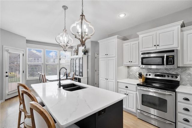 1303 Ashdown Circle, Raymore, MO 64083