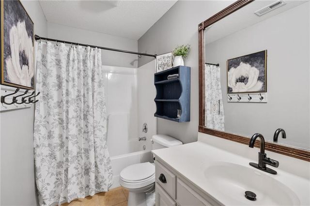 1303 Ashdown Circle, Raymore, MO 64083