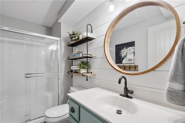 1303 Ashdown Circle, Raymore, MO 64083