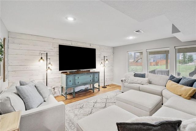1303 Ashdown Circle, Raymore, MO 64083