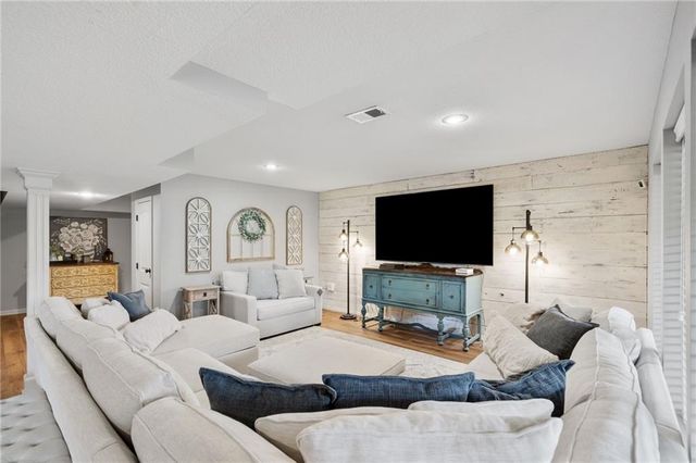 1303 Ashdown Circle, Raymore, MO 64083