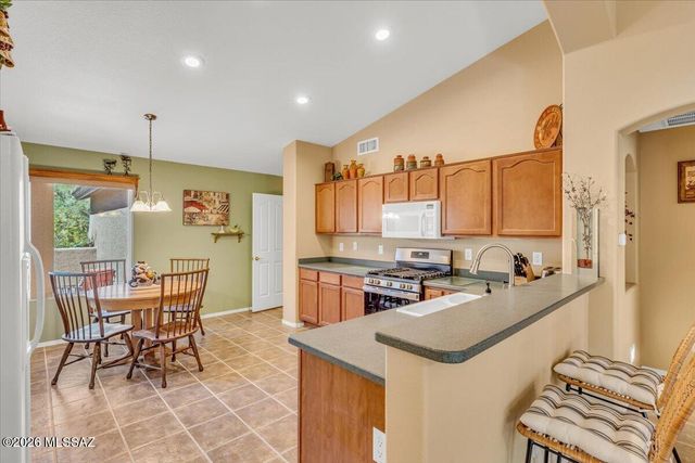 1528 N Bank Swallow Road, Green Valley, AZ 85614