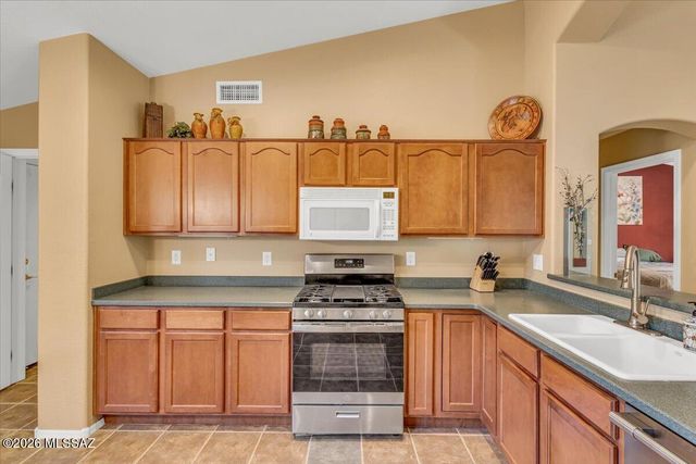 1528 N Bank Swallow Road, Green Valley, AZ 85614