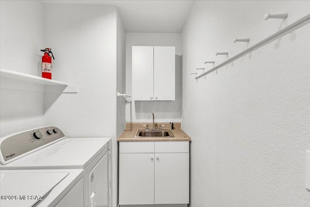 1528 N Bank Swallow Road, Green Valley, AZ 85614