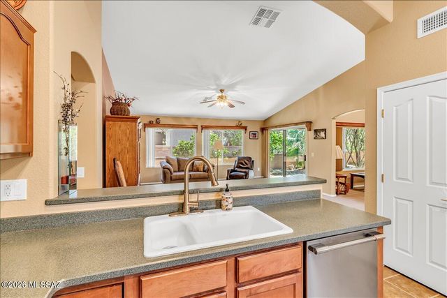 1528 N Bank Swallow Road, Green Valley, AZ 85614