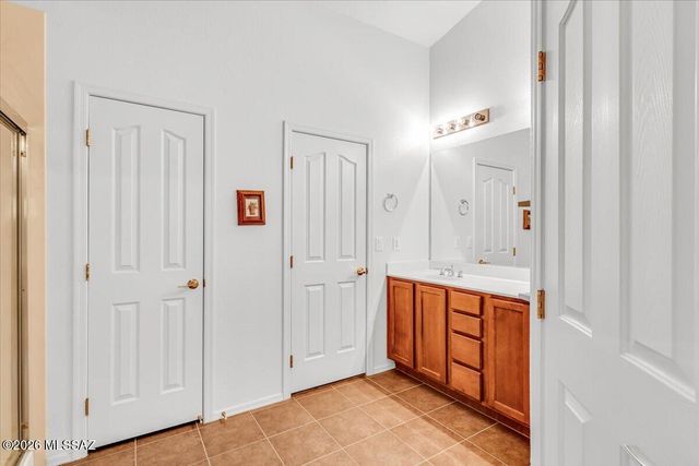 1528 N Bank Swallow Road, Green Valley, AZ 85614