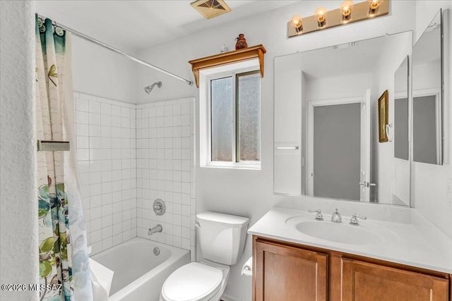 1528 N Bank Swallow Road, Green Valley, AZ 85614