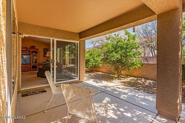 1528 N Bank Swallow Road, Green Valley, AZ 85614