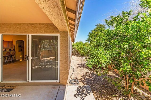 1528 N Bank Swallow Road, Green Valley, AZ 85614