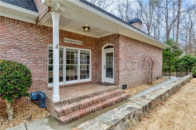 1975 Tee Drive, Braselton, GA 30517