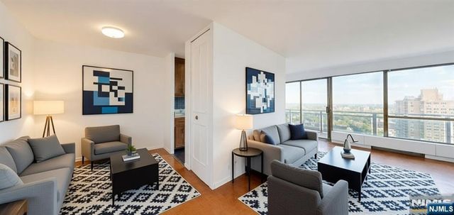 2077 Center Avenue 22H, Fort Lee, NJ 07024