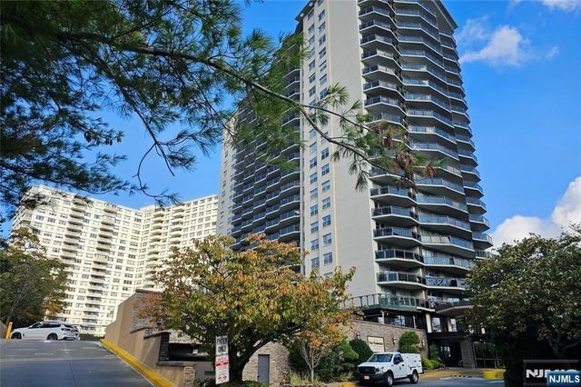 2077 Center Avenue 22H, Fort Lee, NJ 07024