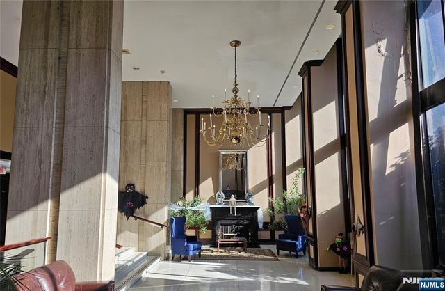2077 Center Avenue 22H, Fort Lee, NJ 07024