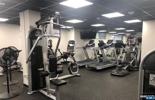 2077 Center Avenue 22H, Fort Lee, NJ 07024