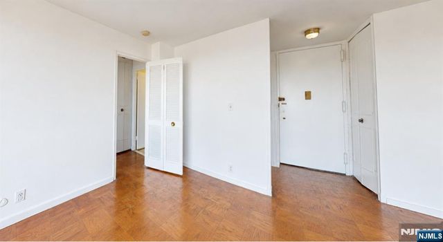 2077 Center Avenue 22H, Fort Lee, NJ 07024