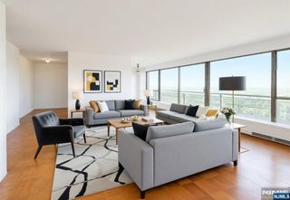 2077 Center Avenue 22H, Fort Lee, NJ 07024