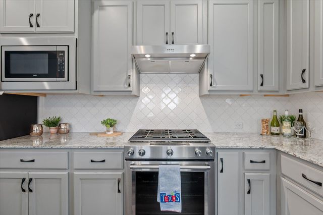 212 Coachsmith ST, Georgetown, TX 78633