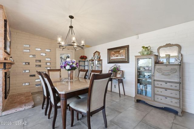 900 W Las Palmas Drive, Tucson, AZ 85704