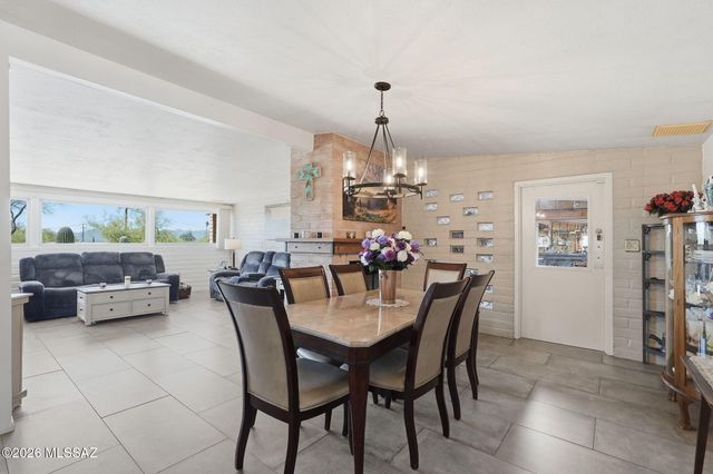 900 W Las Palmas Drive, Tucson, AZ 85704