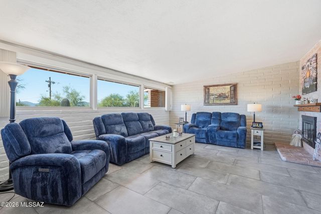 900 W Las Palmas Drive, Tucson, AZ 85704