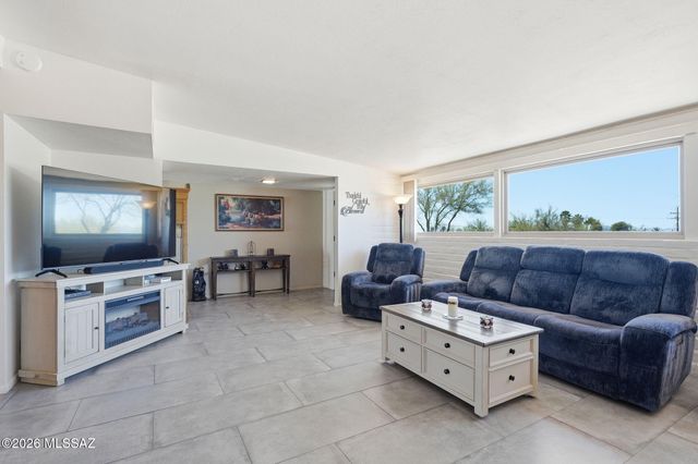 900 W Las Palmas Drive, Tucson, AZ 85704