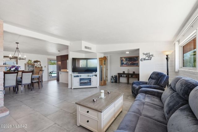 900 W Las Palmas Drive, Tucson, AZ 85704