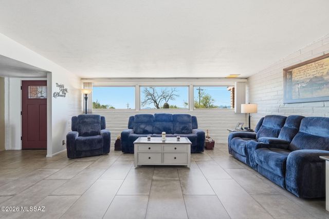 900 W Las Palmas Drive, Tucson, AZ 85704