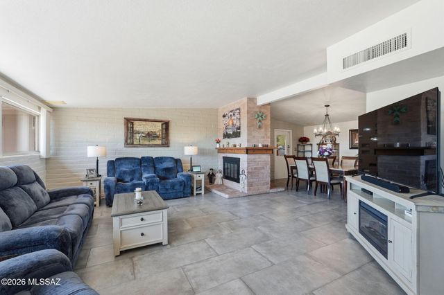 900 W Las Palmas Drive, Tucson, AZ 85704