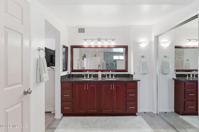 900 W Las Palmas Drive, Tucson, AZ 85704