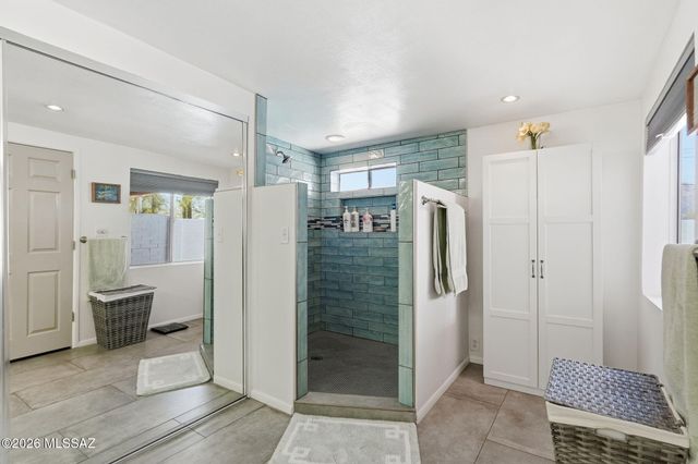 900 W Las Palmas Drive, Tucson, AZ 85704