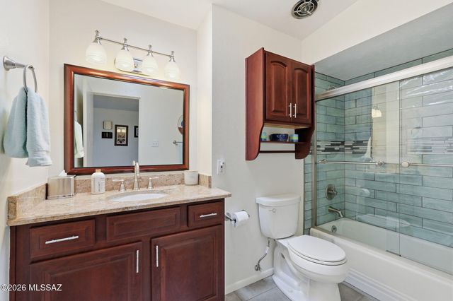 900 W Las Palmas Drive, Tucson, AZ 85704